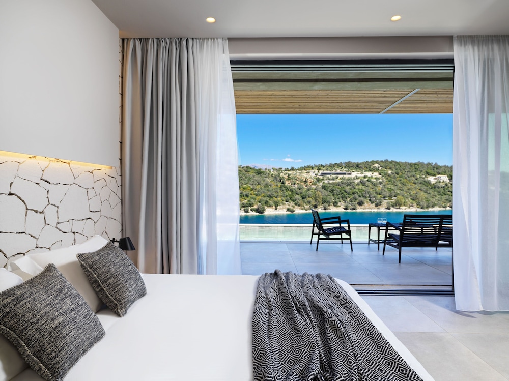 Extreme Wow Unobstructed Sea View Suite - Private Pool