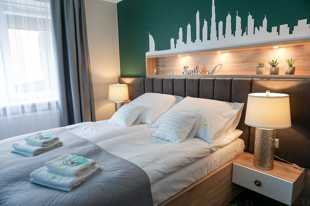 Deluxe Apartment (Dubai)