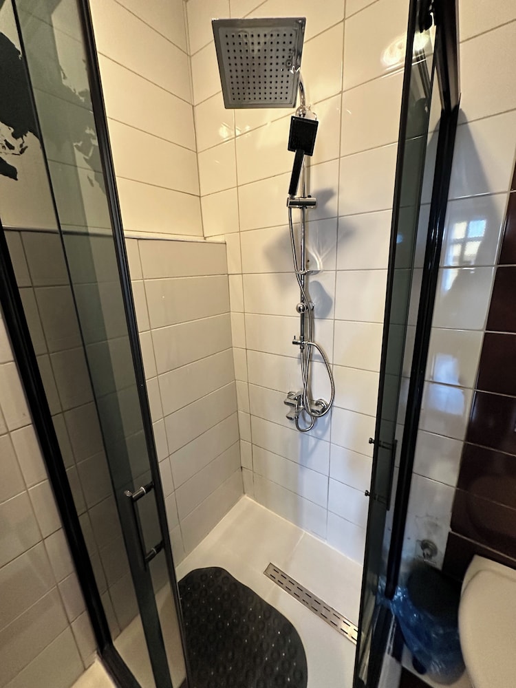 Elite Studio Suite, 1 Bedroom, Refrigerator & Microwave photo 3