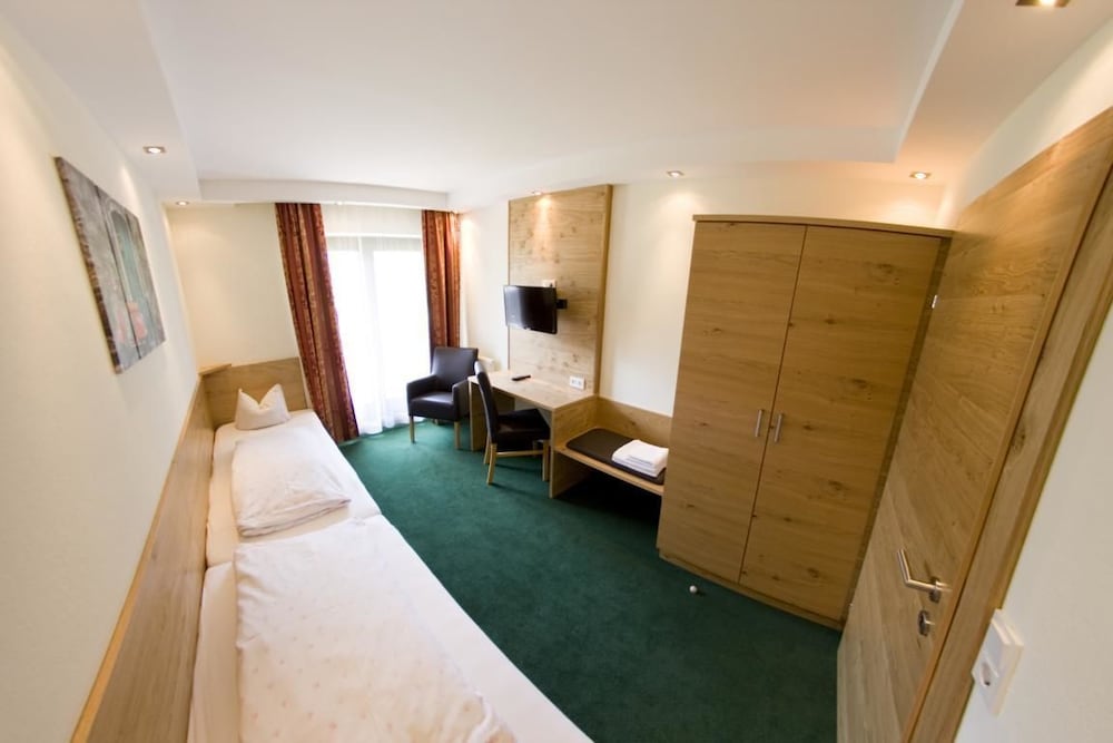 Comfort Quadruple Room, 2 Bedrooms, Garden View photo 3