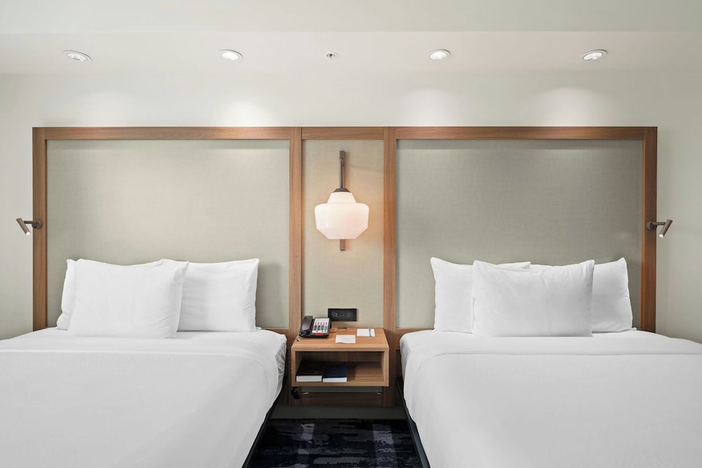 Room, 2 Queen Beds (Mobility Accessible, Roll-in Shower) - Photo 3