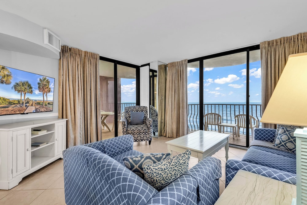 Signature Condo, 3 Bedrooms, Balcony, Ocean View