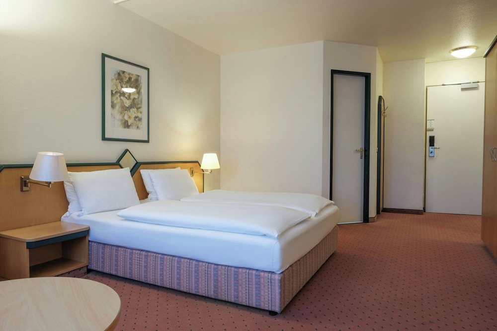 Superior Room, 1 Queen Bed - Photo 12