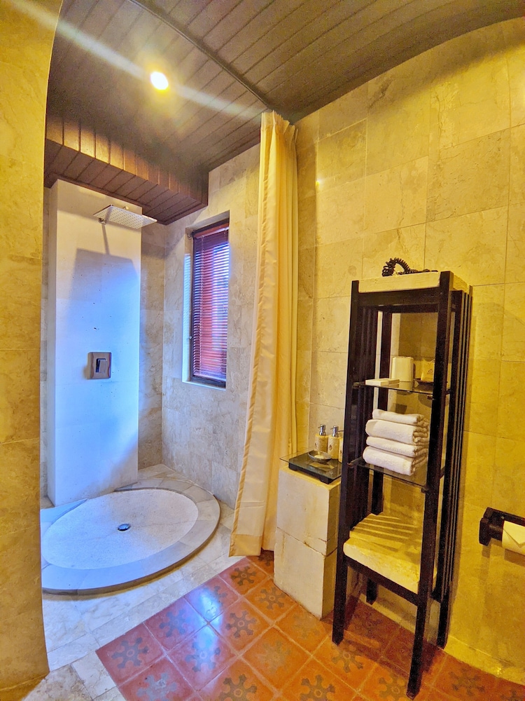 Deluxe Bungalow with Butler Service - Photo 7