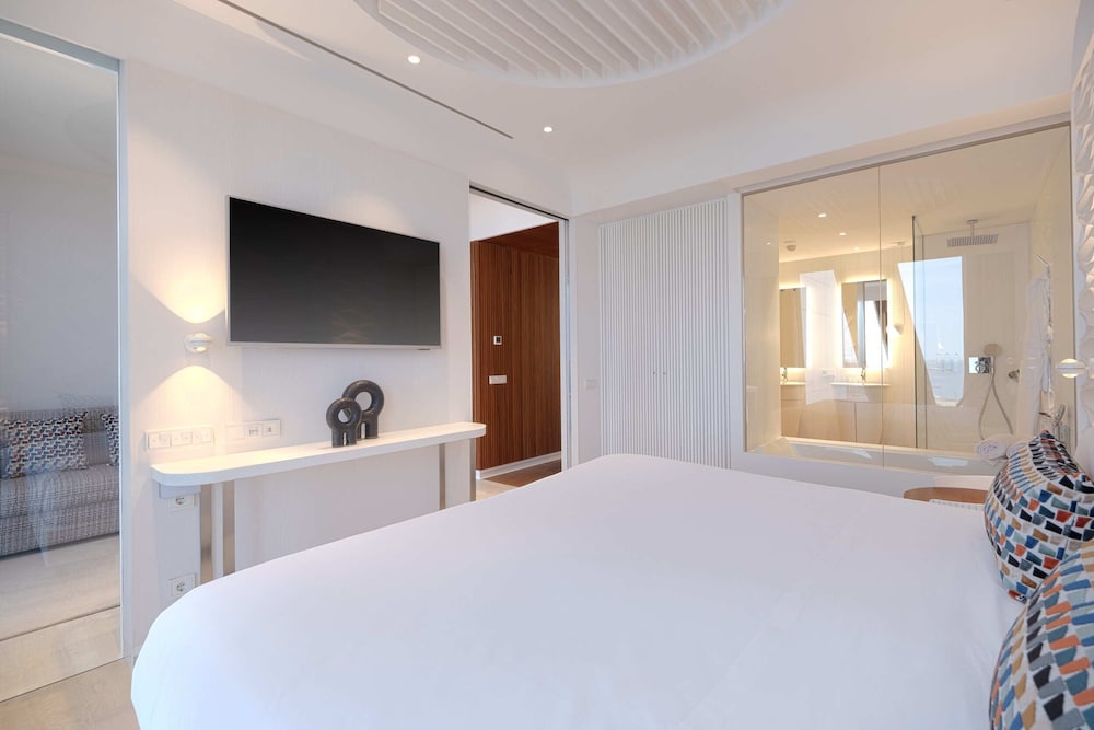 Family Room - Photo 2