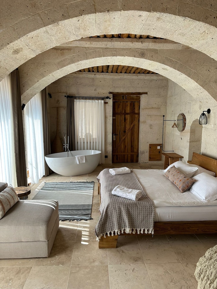 Deluxe Suite - Photo 6