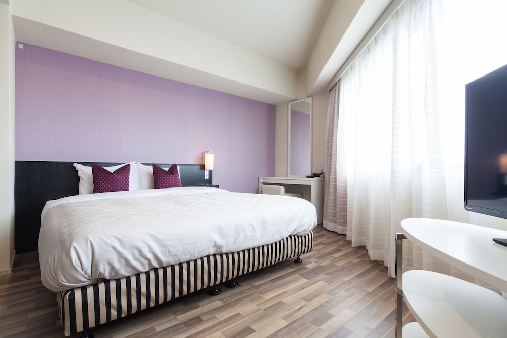 Corner Double Room - Non Smoking, NO group booking/ more than 2 rooms photo 2