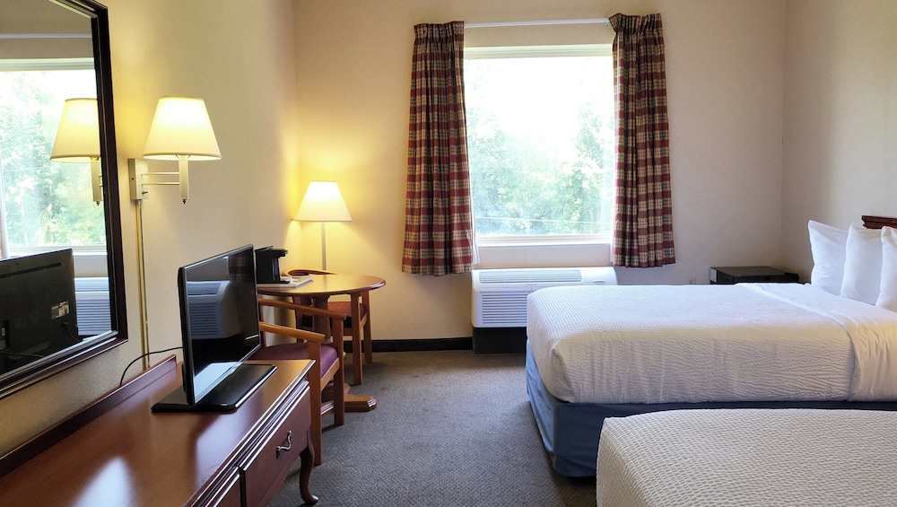 Standard Room, 2 Double Beds, Smoking, Refrigerator & Microwave photo 2