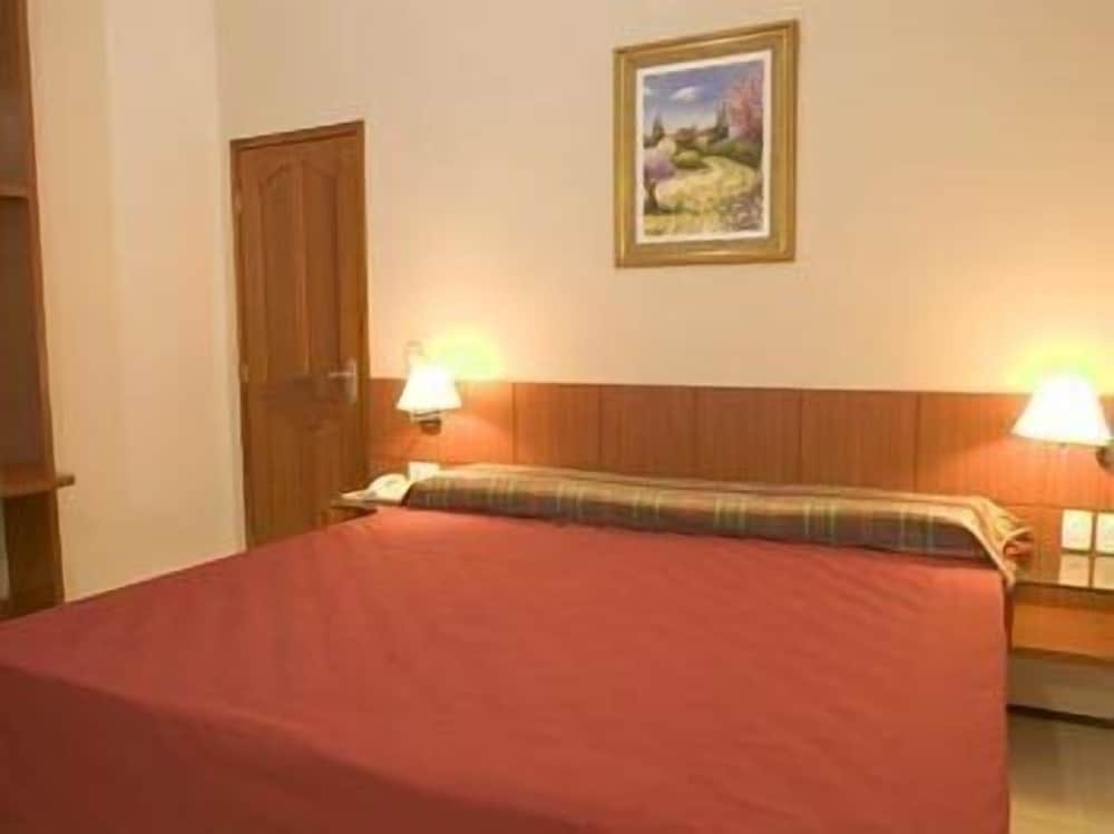 Standard Double or Twin Room photo 1