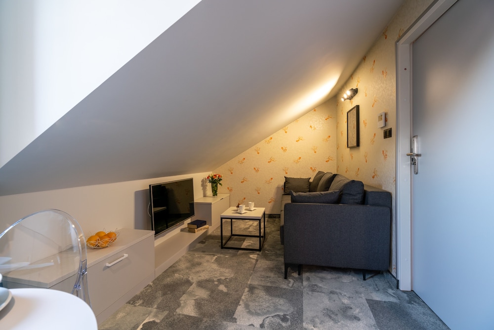 Premium Studio Suite (Karp w pomaranczach - F)