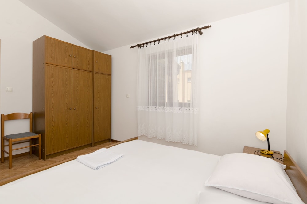 Apartment (A2)