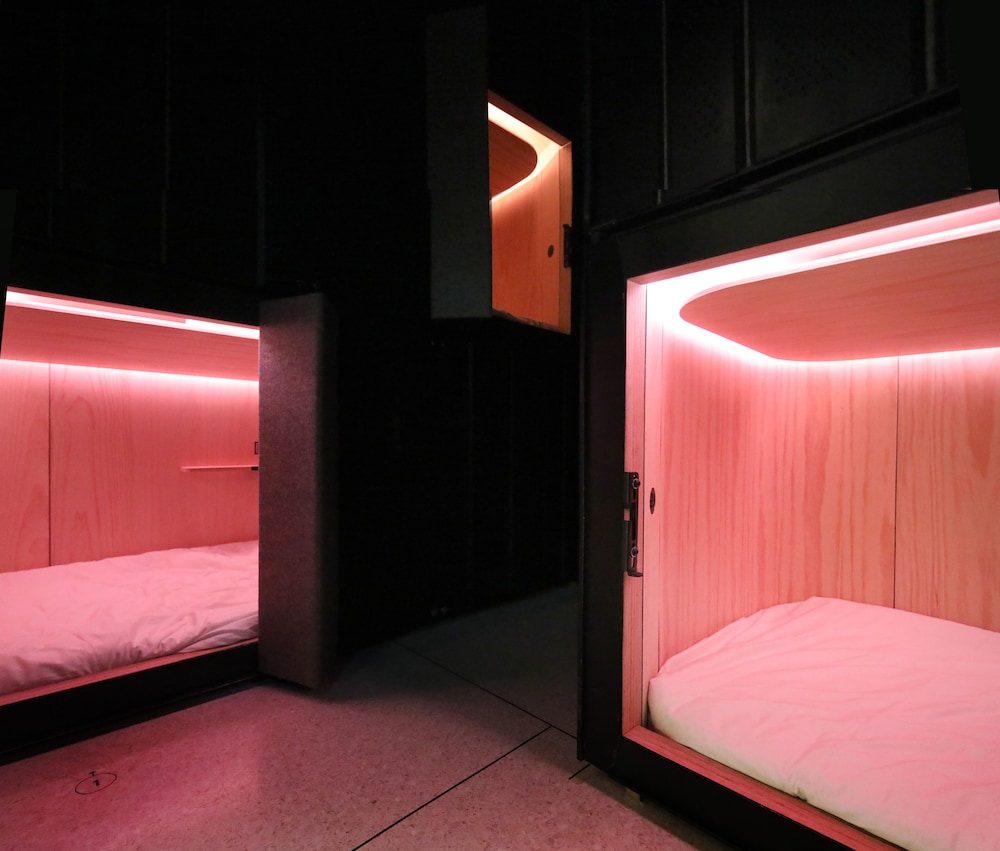 Slper Single Capsule Ladies Floor (12pm To12pm) photo 2