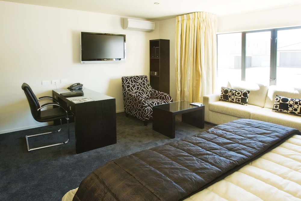 Grande Studio with Balcony - Photo 4
