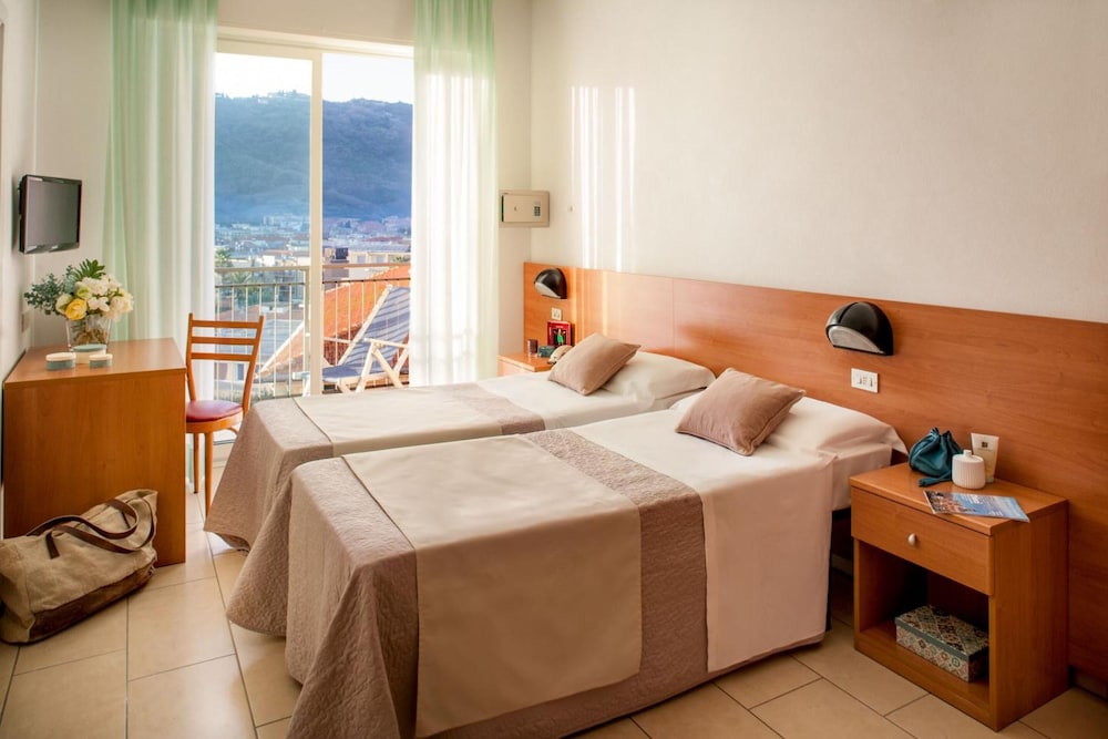 Standard Twin Room, Balcony, Sea View photo 3