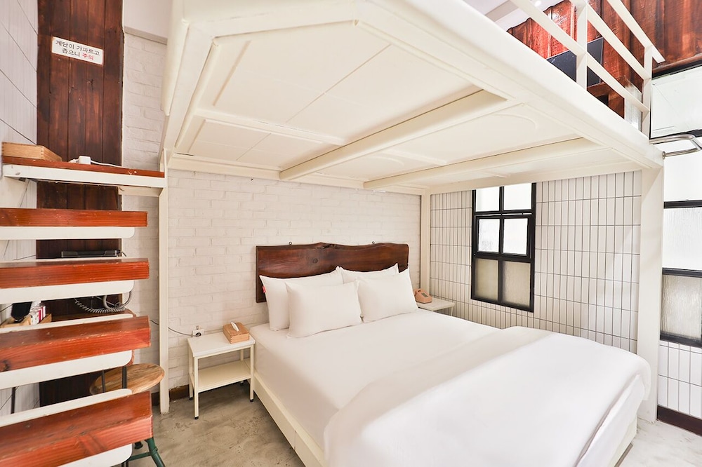 Loft Deluxe 2pc photo 1