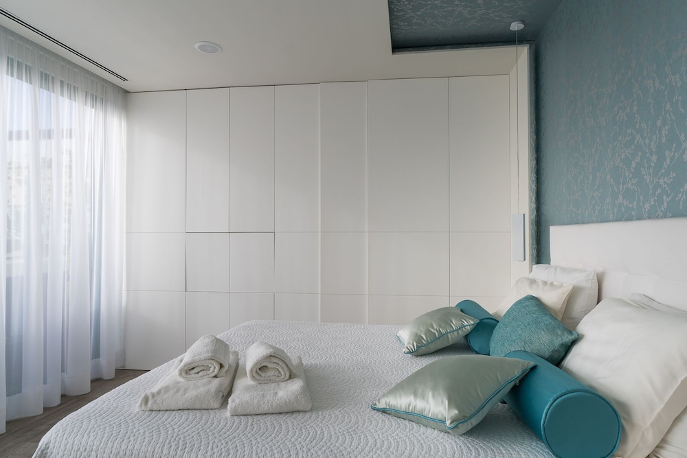 Deluxe Penthouse, 3 Bedrooms, Hot Tub, Ocean View photo 1