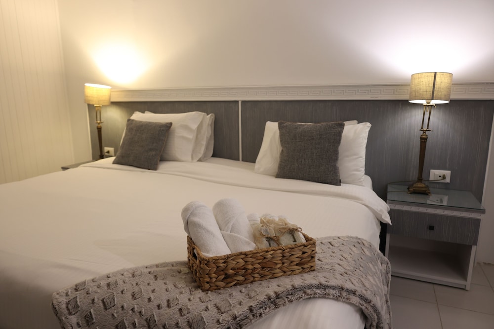 Classic Room, 1 King Bed photo 1
