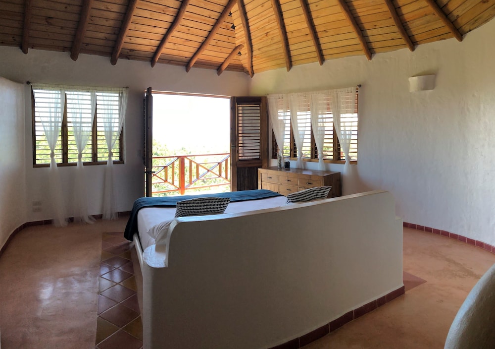Deluxe Room, 1 King Bed, Non Smoking photo 1