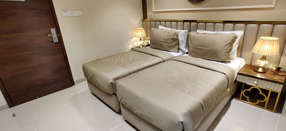 Deluxe Double or Twin Room - Photo 24