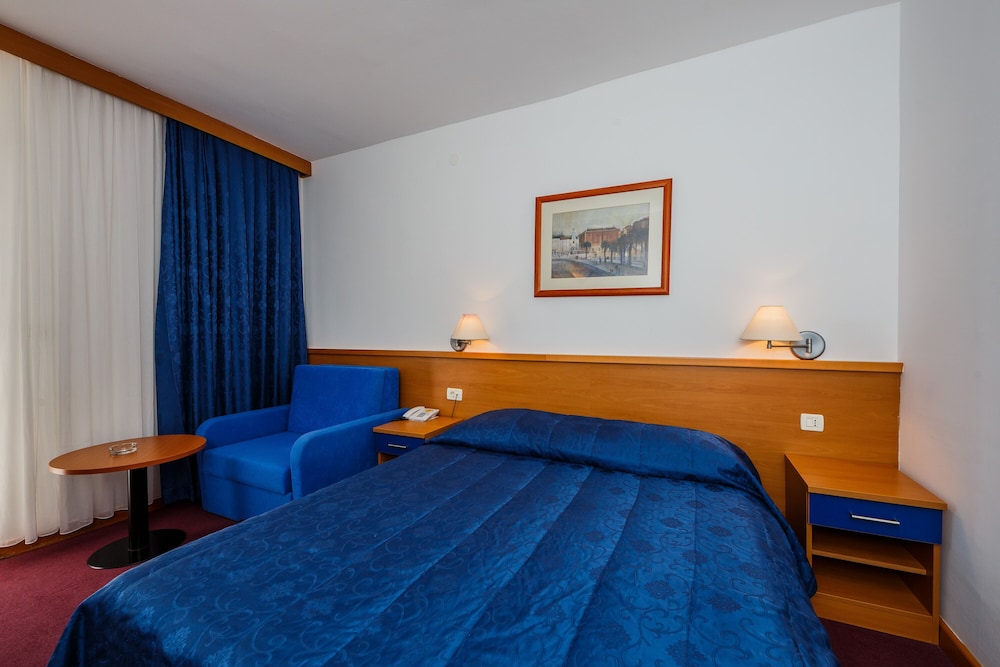 Standard Double or Twin Room, Balcony, Sea View photo 1