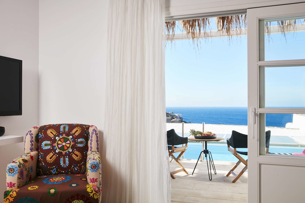 Room, Private Pool (Prestige)