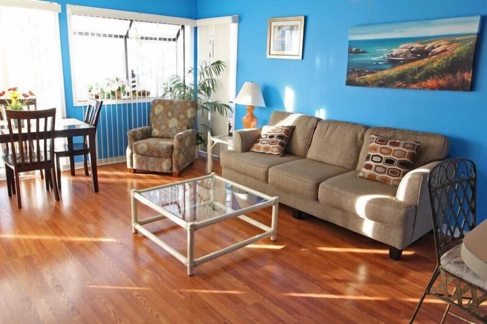 Condo, 2 Bedrooms