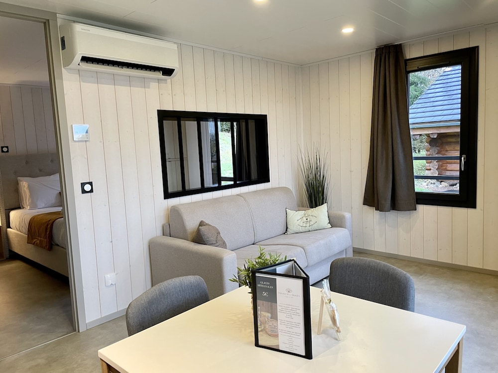 Premium Suite, 1 Queen Bed, Hot Tub, Mountain View - Photo 14