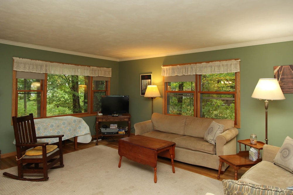 House, 3 Bedrooms, Lakeside photo 2