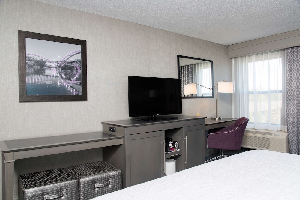 Room, 2 Queen Beds, Accessible, Bathtub - Photo 2