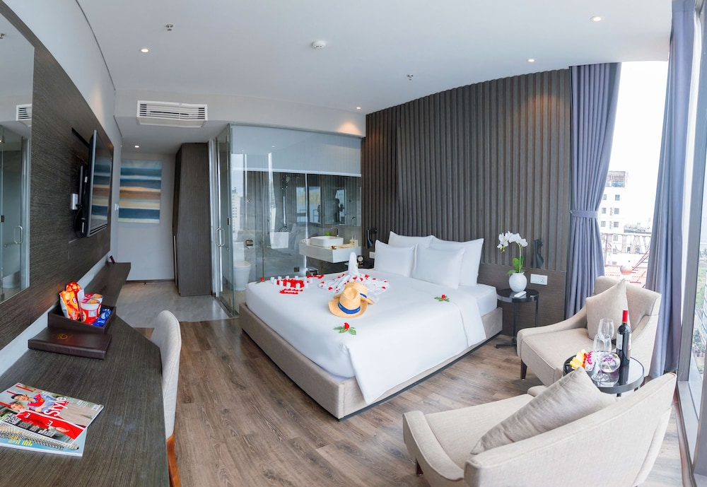 Suite Double with City View photo 1