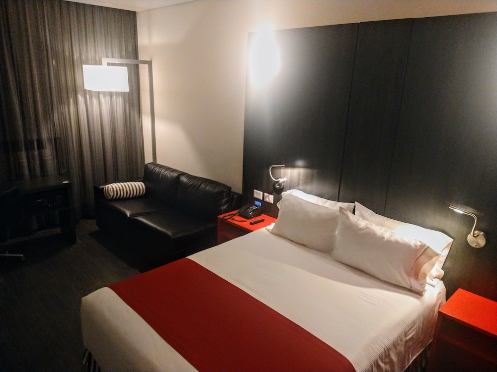 Room, 1 Queen Bed with Sofa bed, Non Smoking - Photo 6