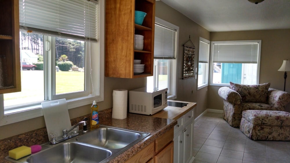 Basic Cottage, 2 Bedrooms, Non Smoking, Fireplace (Non-View Cottage (Pet-Friendly)) photo 1
