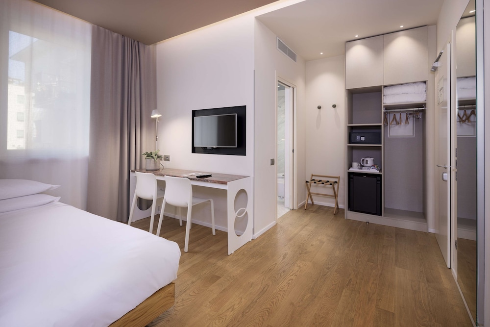 Classic Room, Multiple Beds - Photo 15