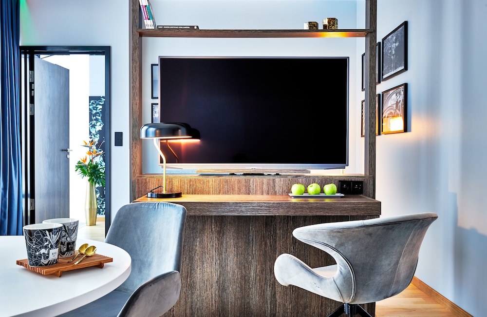 Junior Suite (NYX)