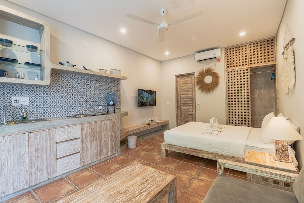 Suite with Private Kitchen - Photo 8