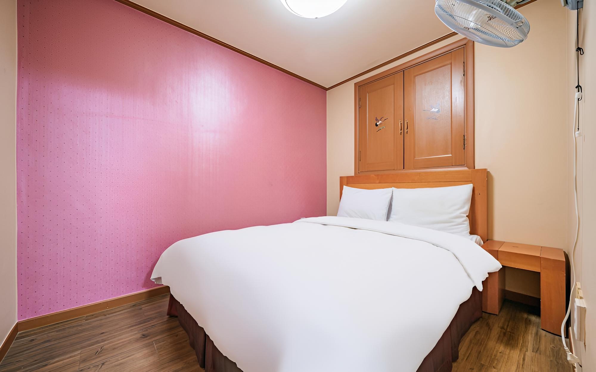 Room (Family Room B (Double + Ondol Netflix) - Photo 4