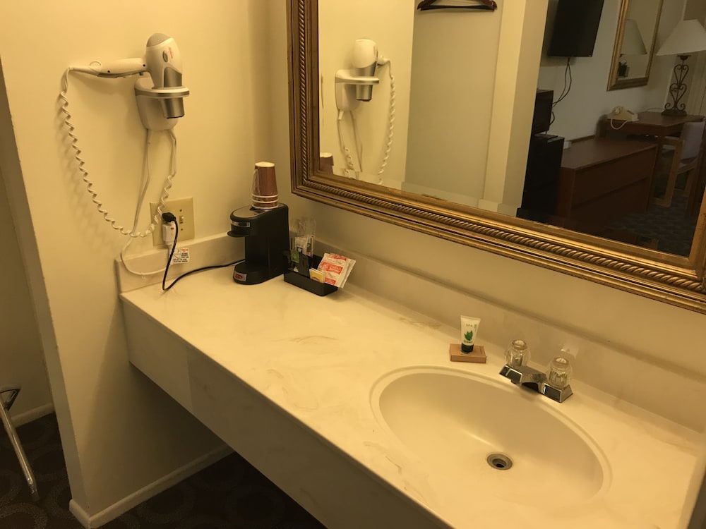 Standard Double Room, 2 Queen Beds photo 2