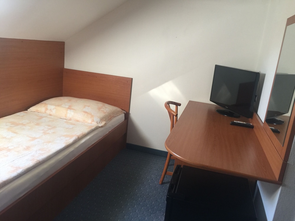 Economy Double Room photo 2