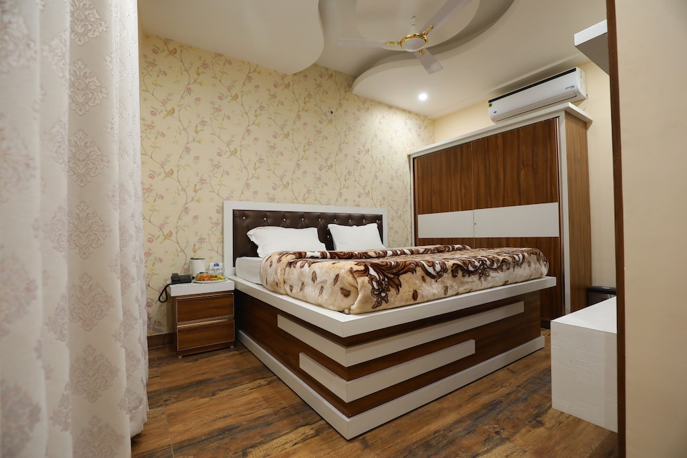 Deluxe Room - Photo 13