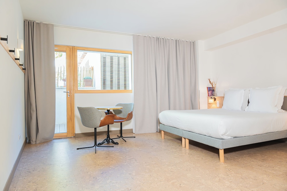 Deluxe Room, Roll-in Shower, Terrace