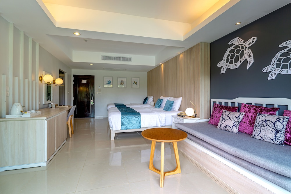 Family Room (Grand Deluxe) - Photo 6