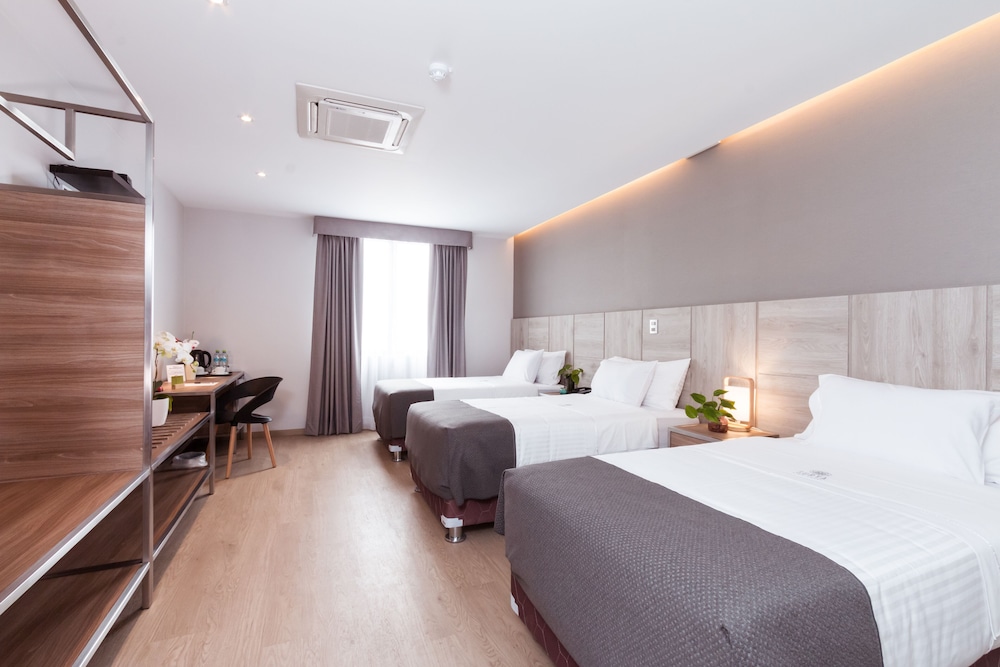 Standard Triple Room, Multiple Beds, Private Bathroom