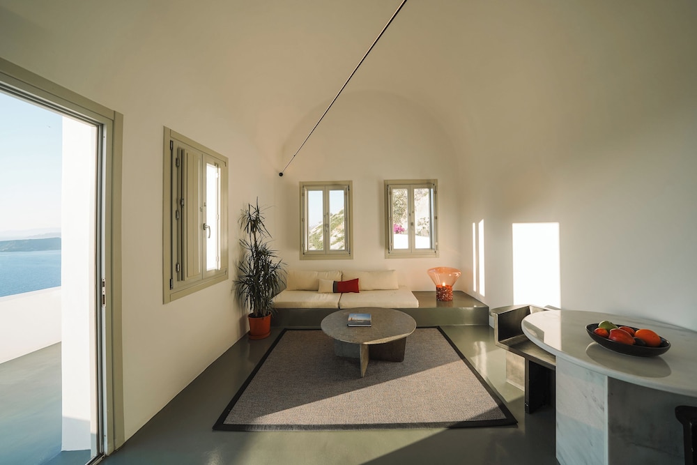 Signature Suite - Photo 6