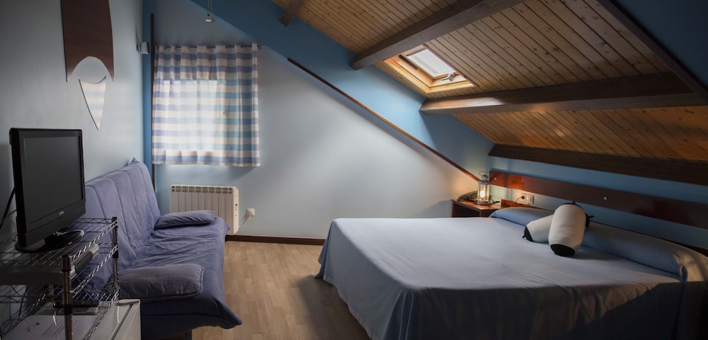 Basic Double Room, 1 Double Bed - Photo 4
