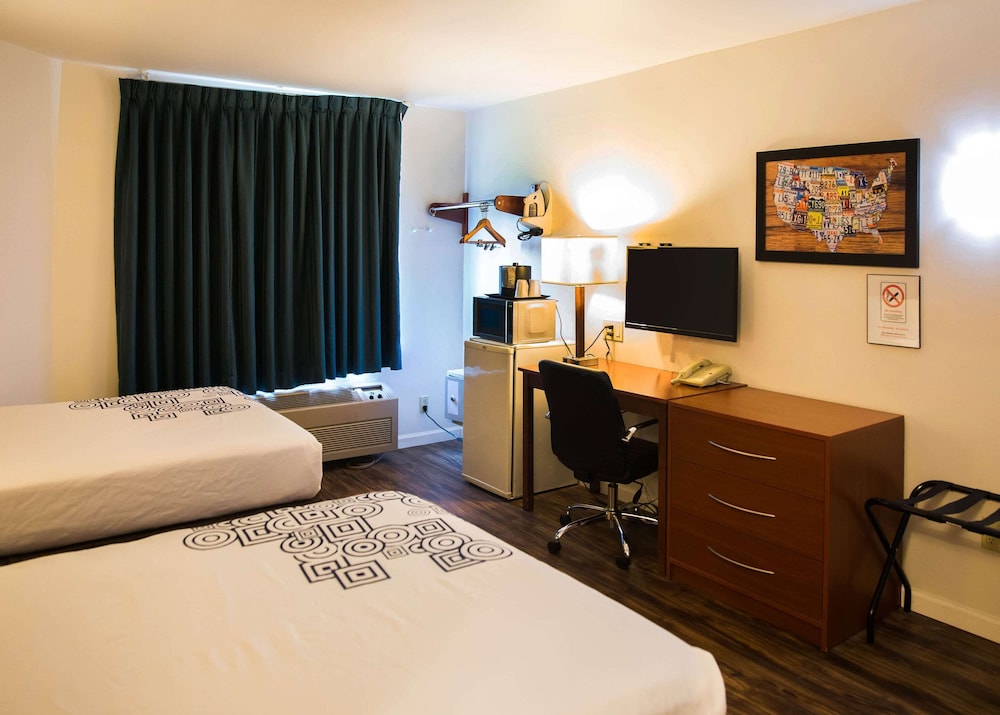 Standard Room, 2 Double Beds, Non Smoking photo 2