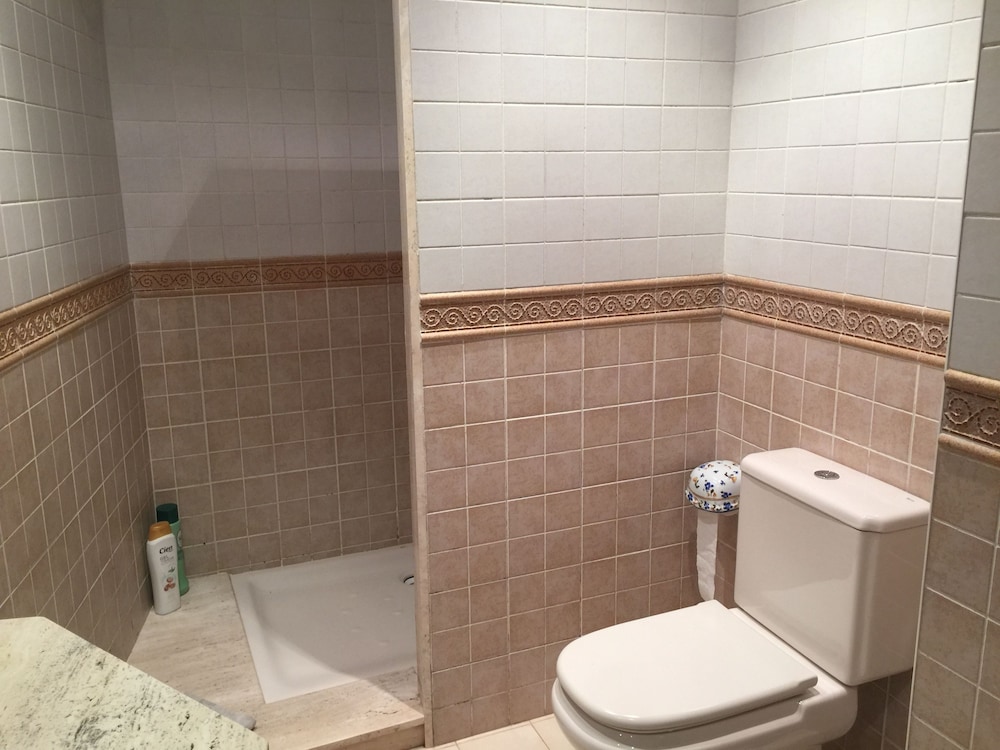 Deluxe Double Room, Private Bathroom - Photo 9