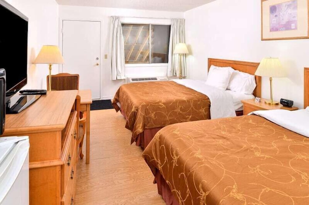 Room, 2 Queen Beds, Non Smoking photo 1