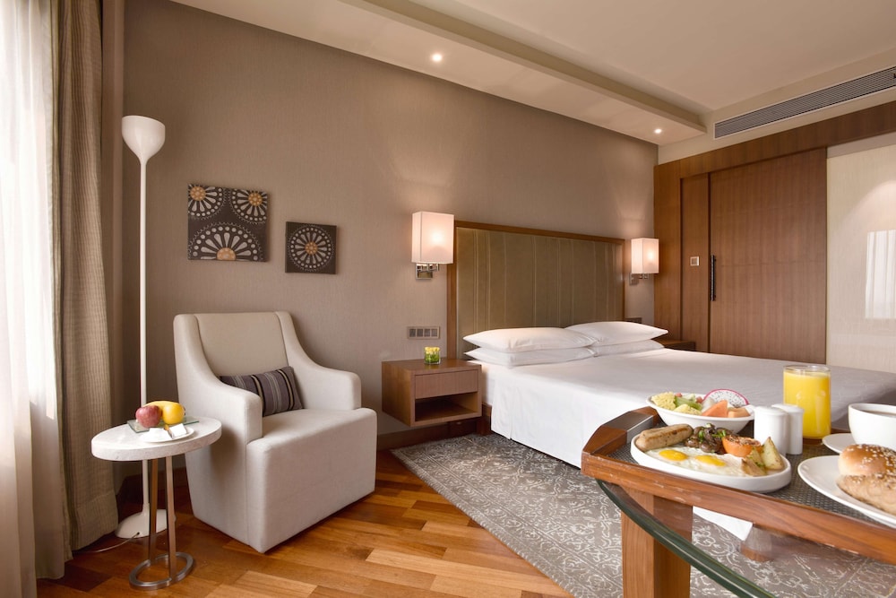 Suite, 1 King Bed (Regency) - Photo 2