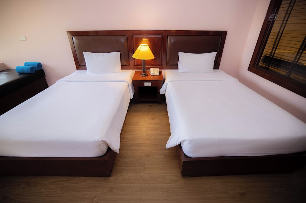 Premium Pool View Twin Room with Balcony photo 2