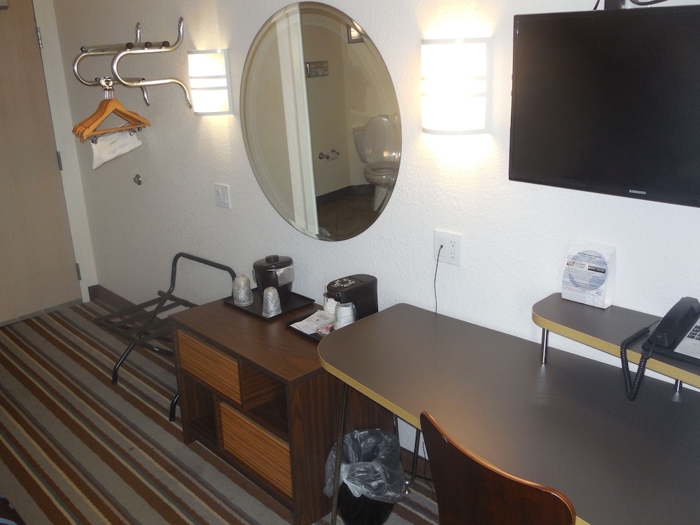 Suite, 1 Double Bed, Non Smoking - Photo 3